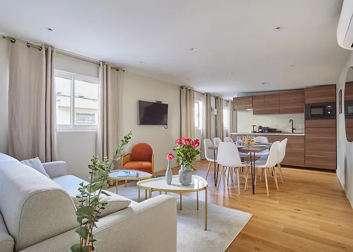 Apartment Center Of Paris By Studio Prestige