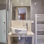 Apartment Center Of Paris By Studio Prestige
