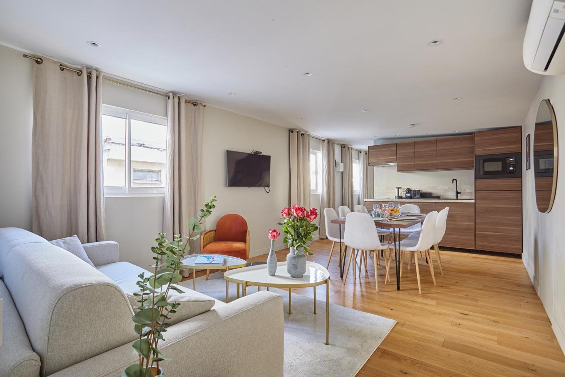 Apartment Center Of By Prestige Paris