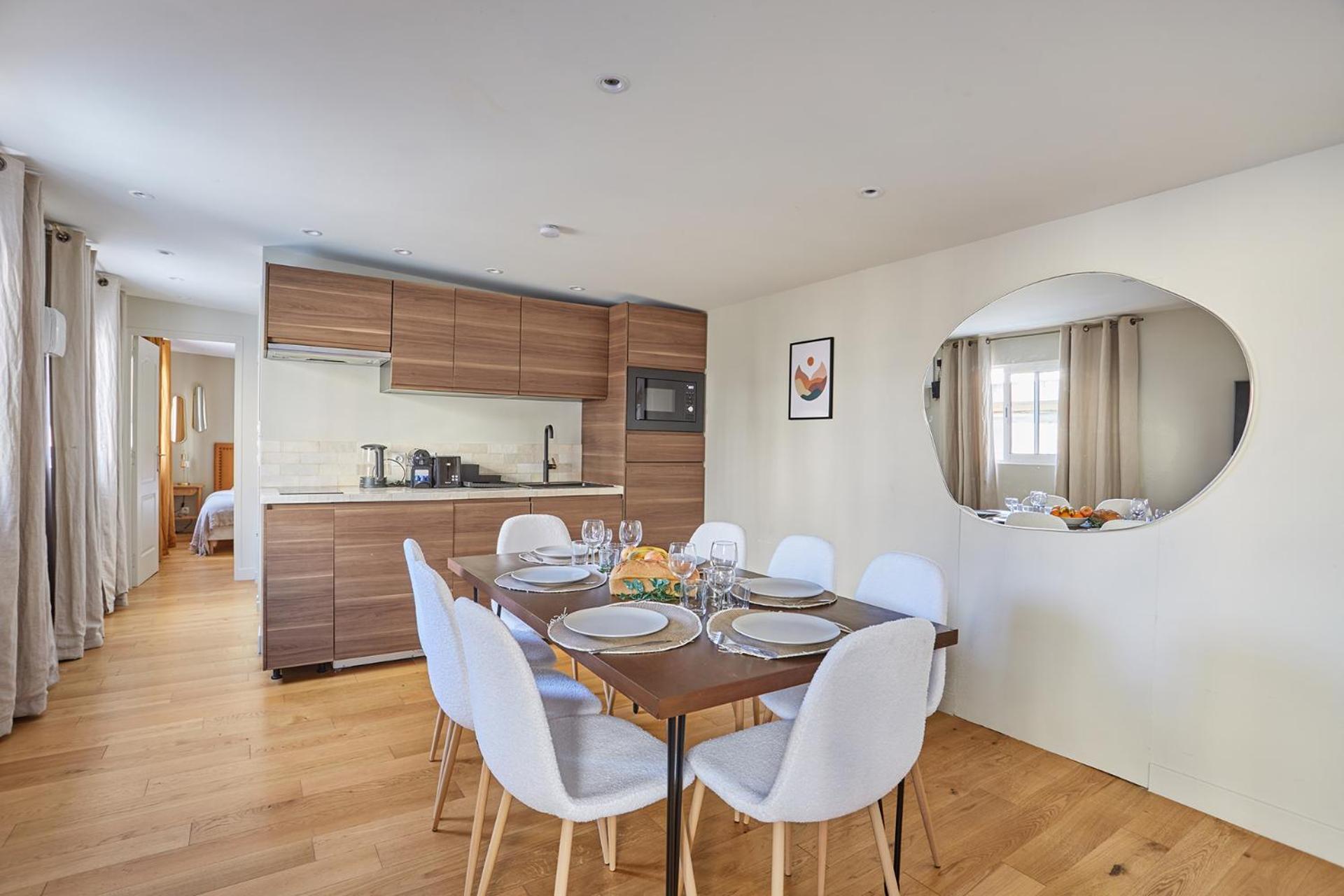 Apartment Center Of By Prestige Paris