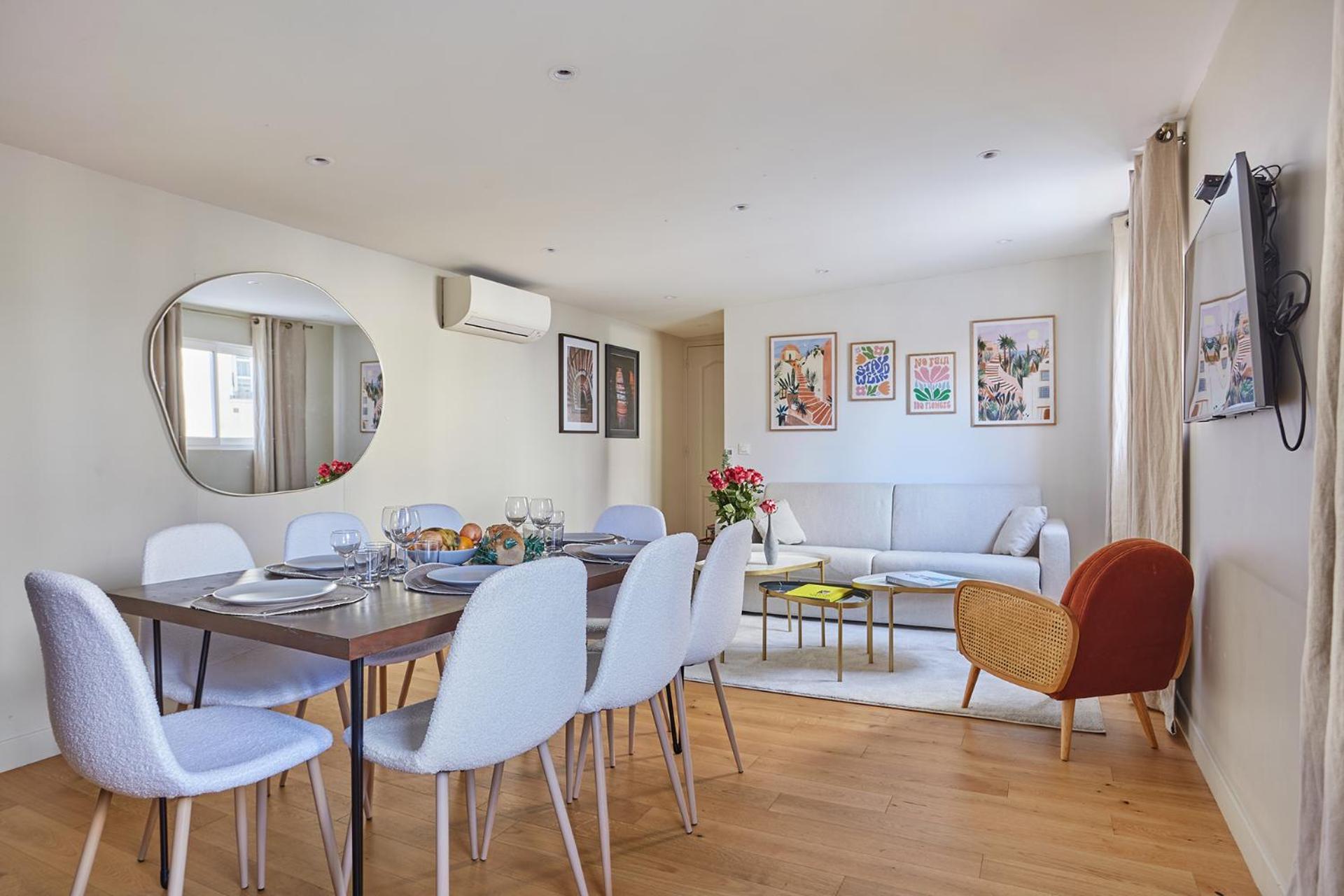 Apartment Center Of By Prestige Paris