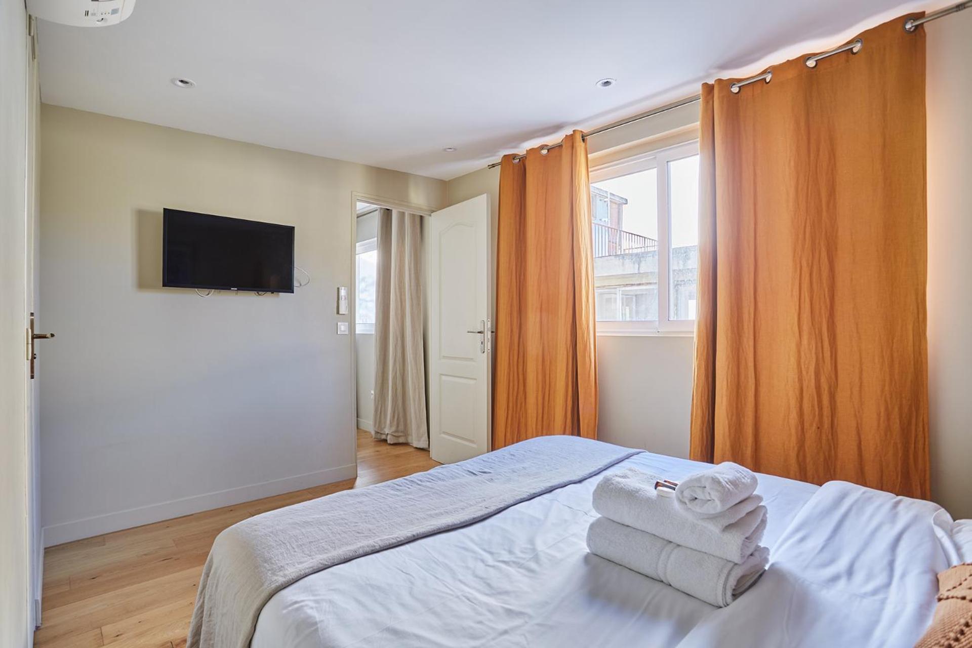 Center Of By Prestige Apartment *