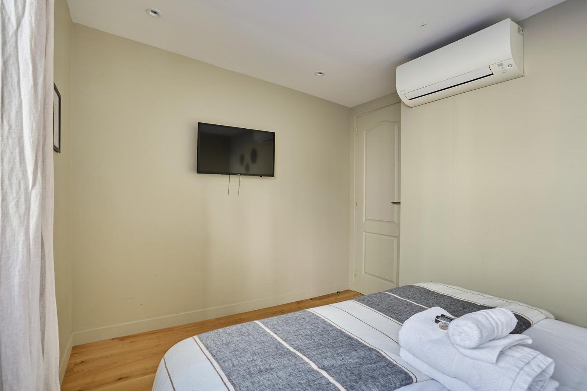 Apartment Center Of By Prestige Paris