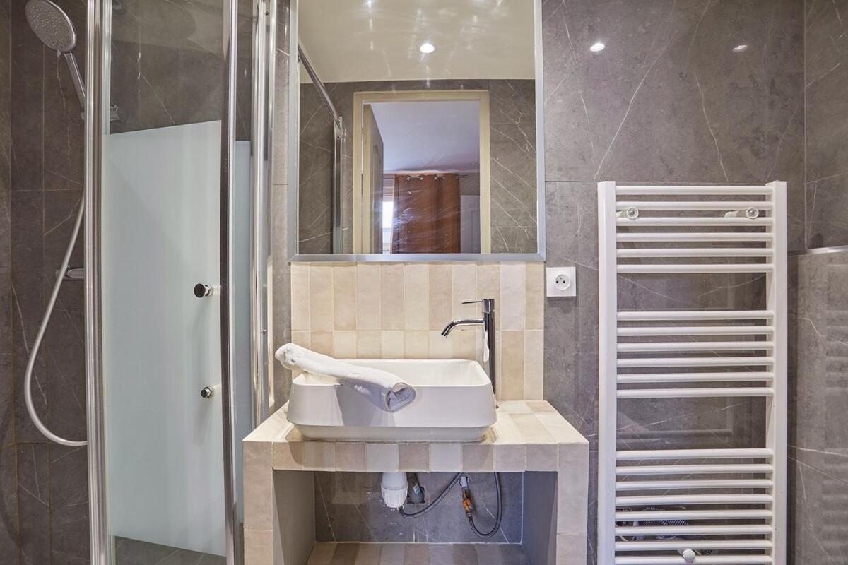 Apartment Center Of By Prestige Paris