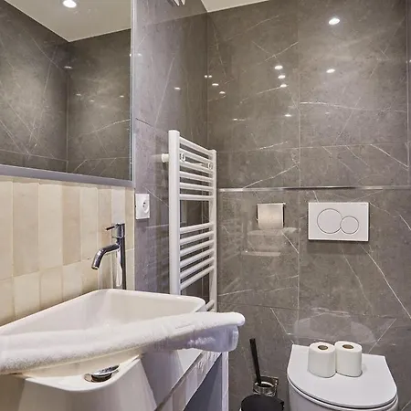 Center Of By Prestige Parigi